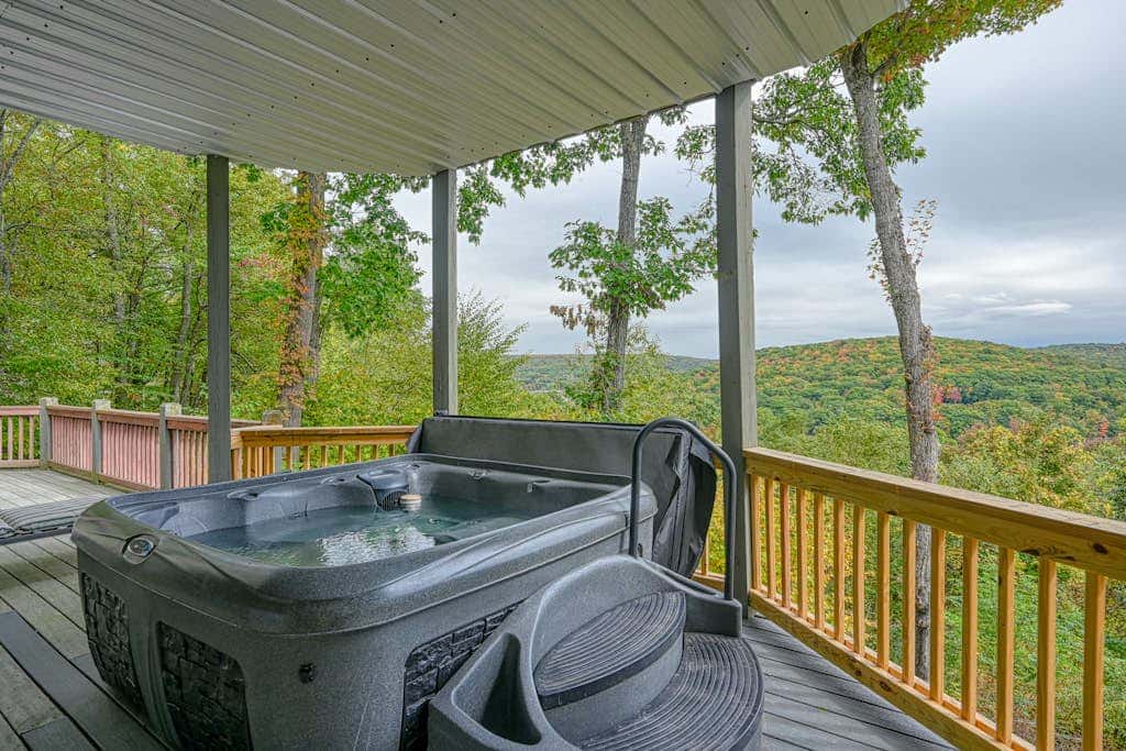 Spacious 5BR - HOT TUB - Lake & Mountain Views