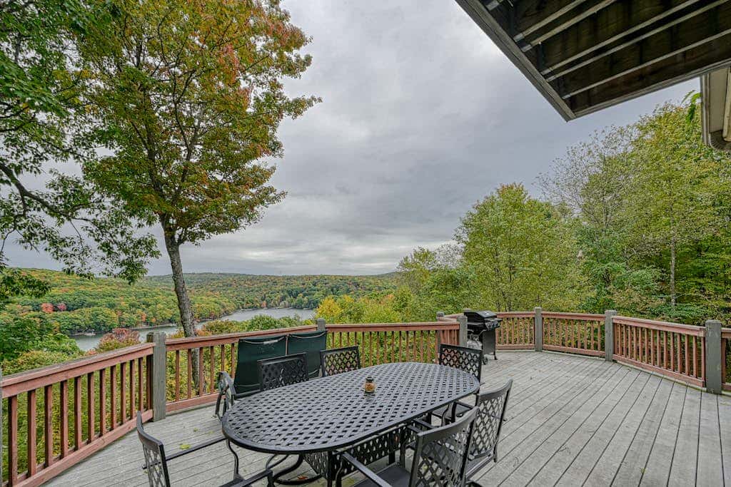 Spacious 5BR - HOT TUB - Lake & Mountain Views