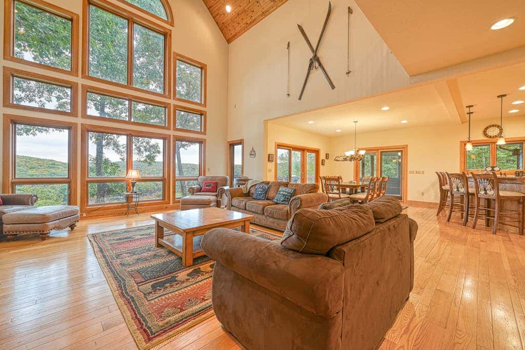 Spacious 5BR - HOT TUB - Lake & Mountain Views