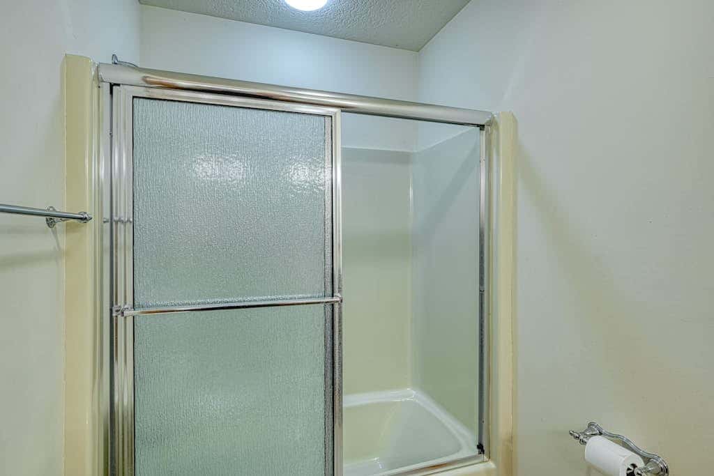 Spacious 5BR - HOT TUB - Lake & Mountain Views