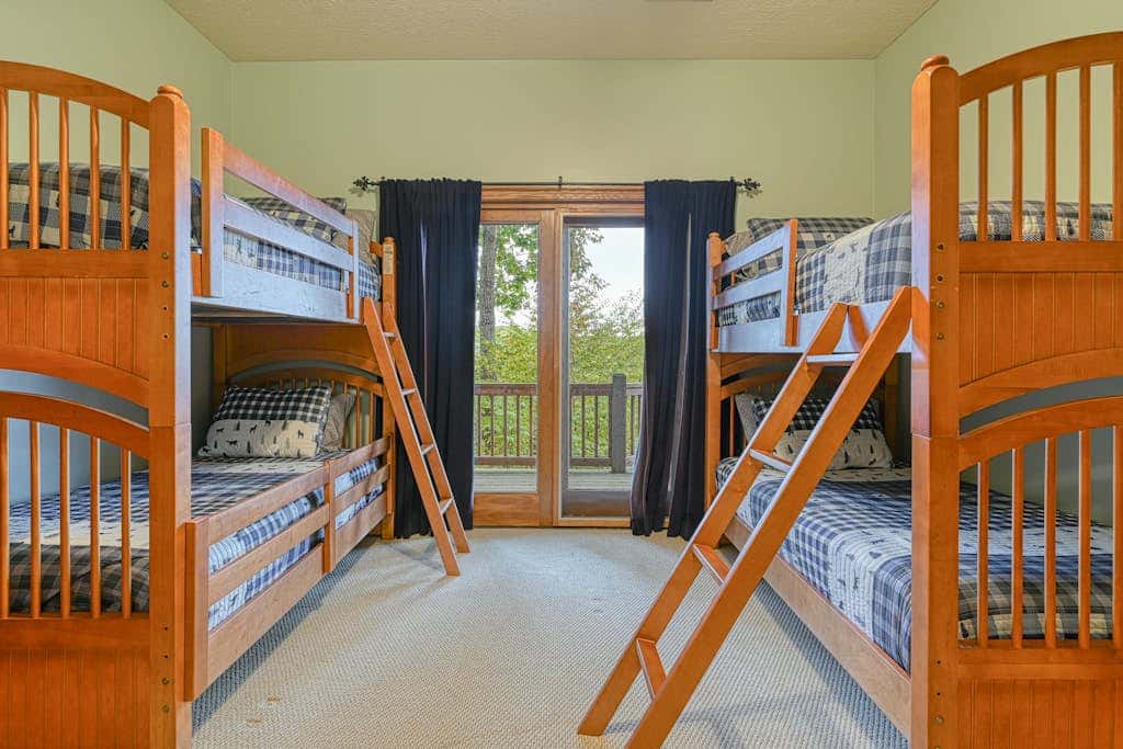 Spacious 5BR - HOT TUB - Lake & Mountain Views