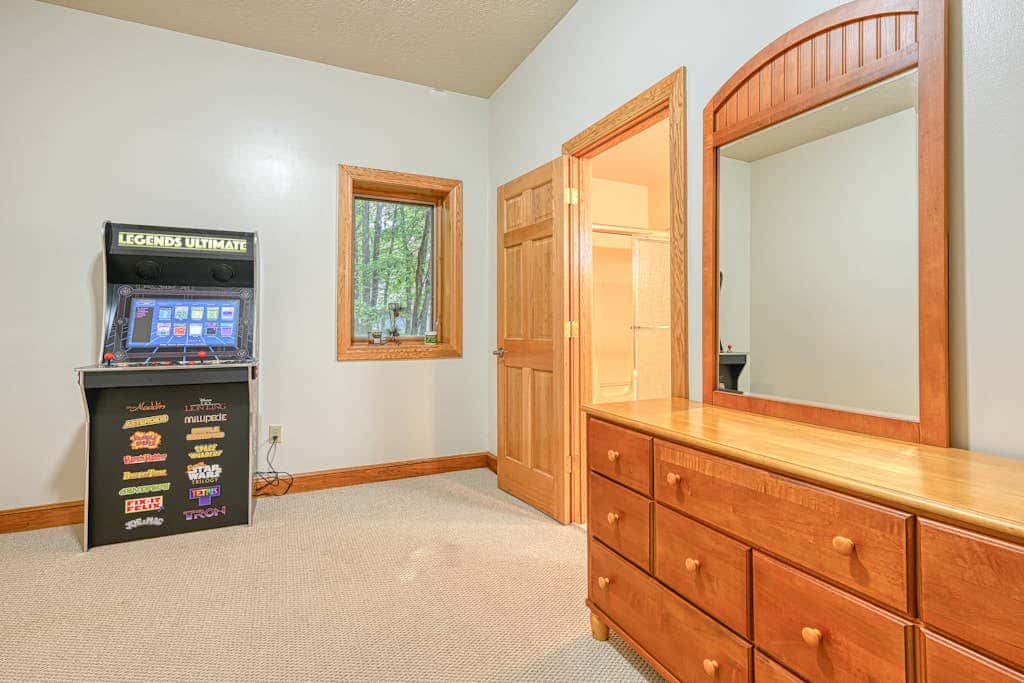 Spacious 5BR - HOT TUB - Lake & Mountain Views