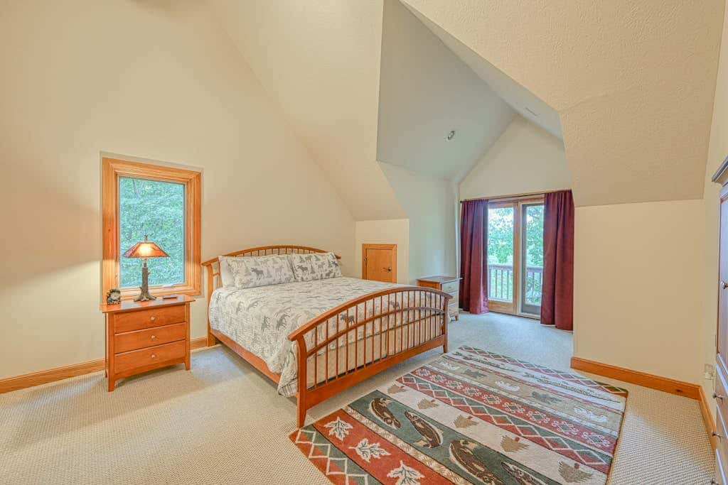 Spacious 5BR - HOT TUB - Lake & Mountain Views