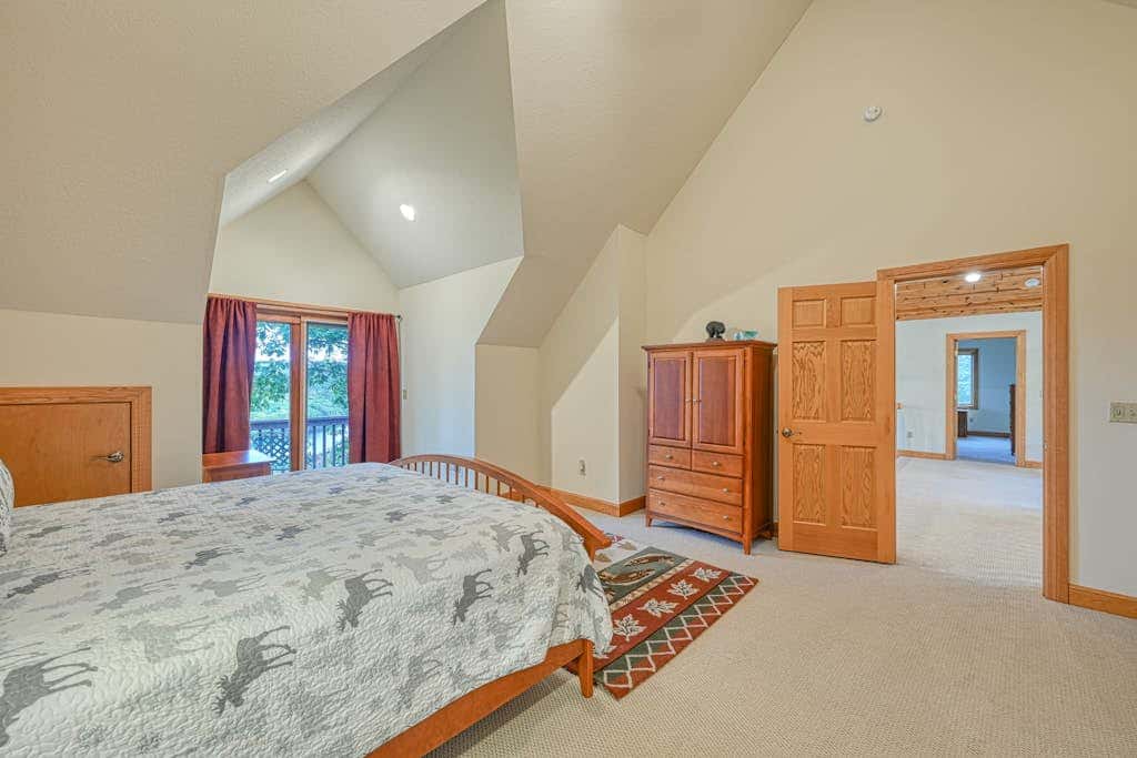 Spacious 5BR - HOT TUB - Lake & Mountain Views