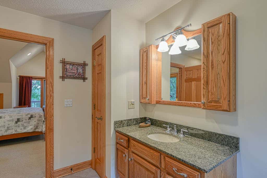 Spacious 5BR - HOT TUB - Lake & Mountain Views