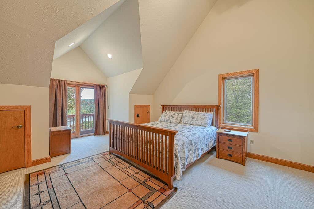 Spacious 5BR - HOT TUB - Lake & Mountain Views