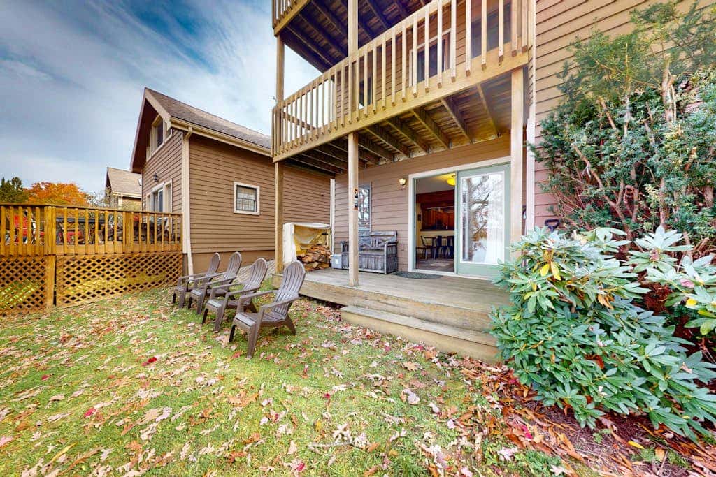 Charming 3BR Condo - LAKE VIEW - McHenry