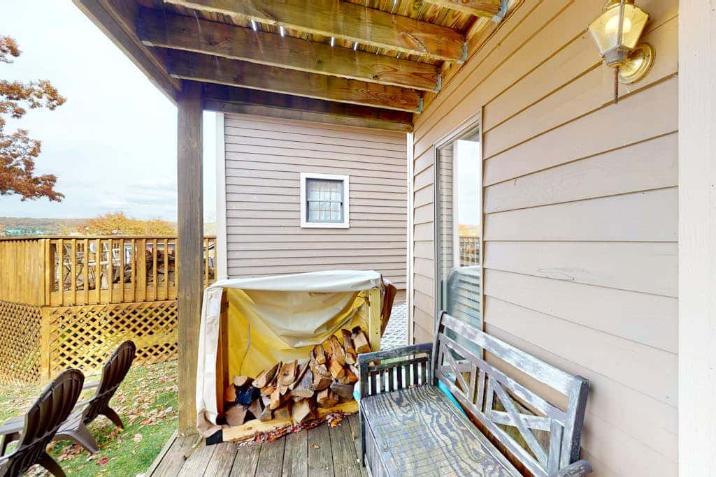 Charming 3BR Condo - LAKE VIEW - McHenry