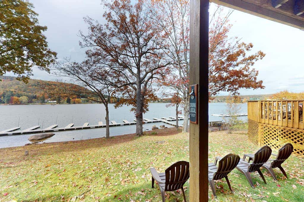 Charming 3BR Condo - LAKE VIEW - McHenry