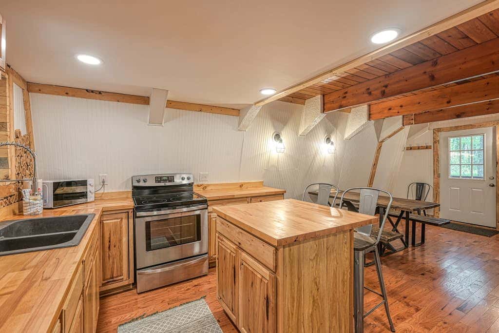 2BR - Forest Cabin - Fire Pit