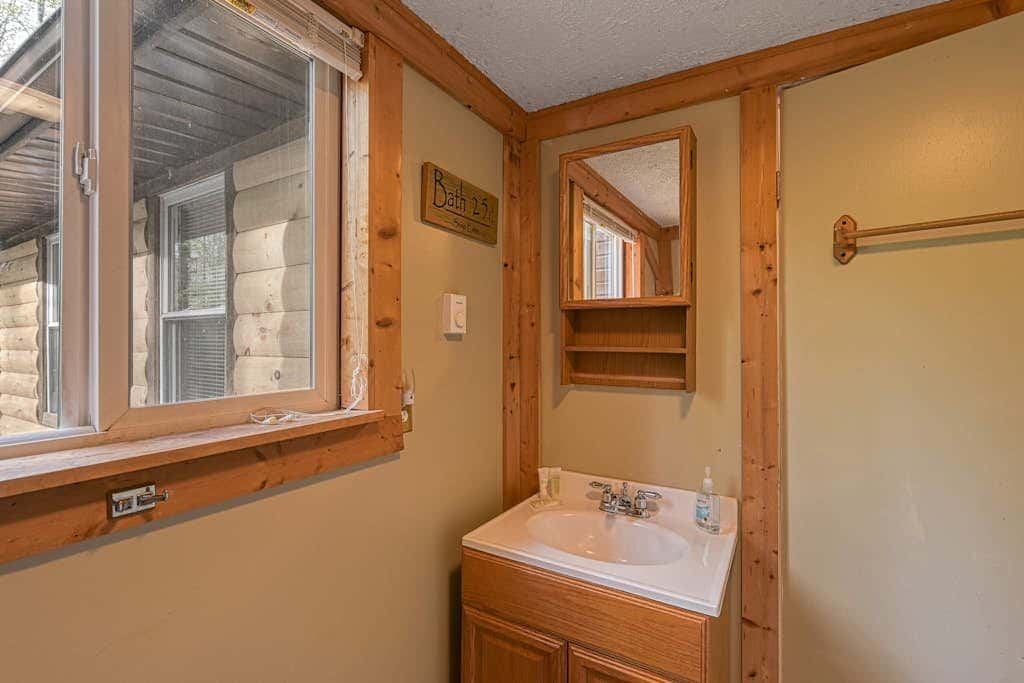 2BR - Forest Cabin - Fire Pit
