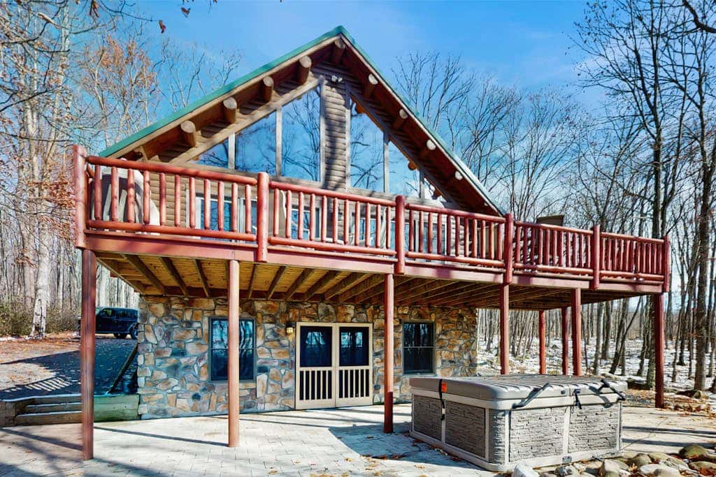 Rustic 3BR Cabin - HOT TUB - Lake View - Oakland