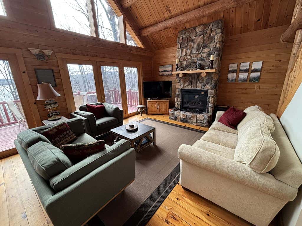 Rustic 3BR Cabin - HOT TUB - Lake View - Oakland
