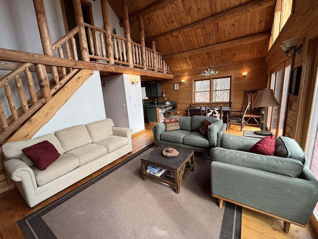 Rustic 3BR Cabin - HOT TUB - Lake View - Oakland