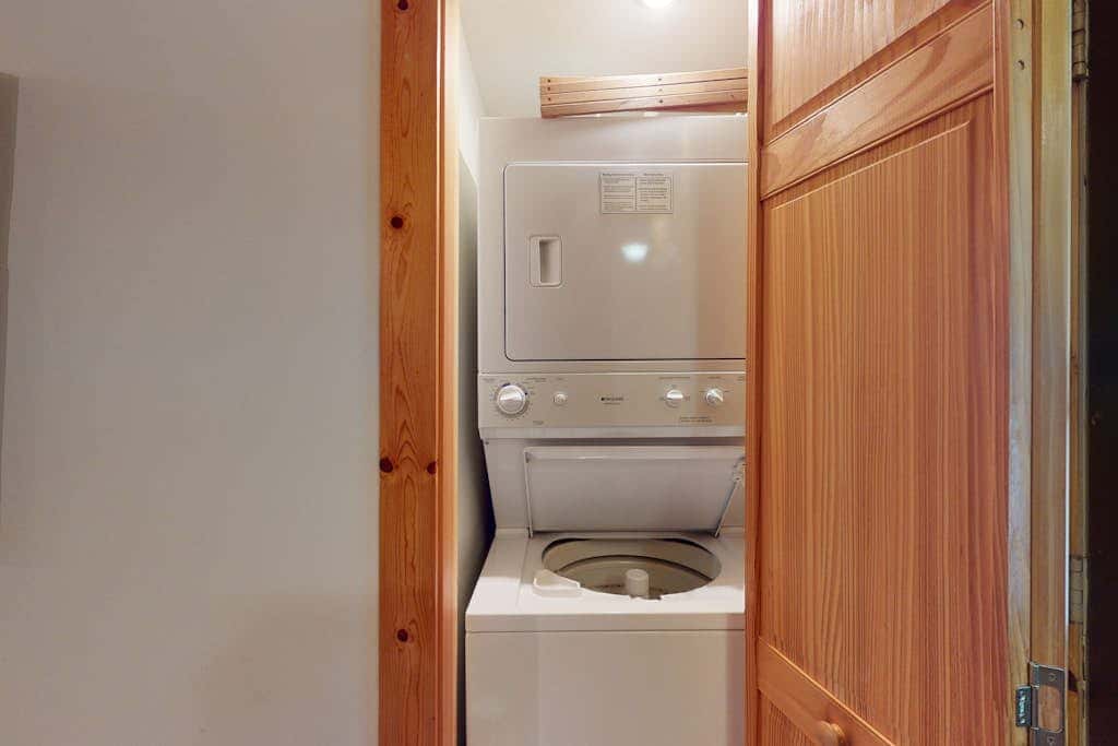 Rustic 3BR Cabin - HOT TUB - Lake View - Oakland
