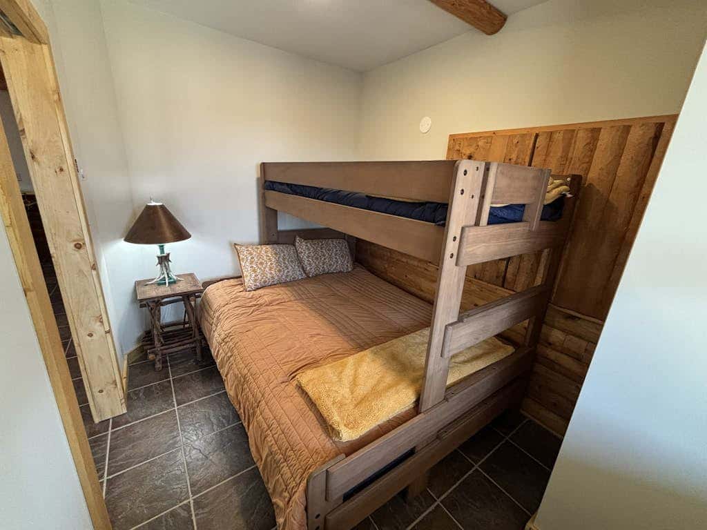 Rustic 3BR Cabin - HOT TUB - Lake View - Oakland