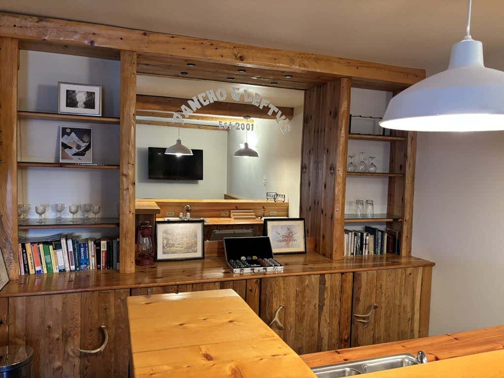 Rustic 3BR Cabin - HOT TUB - Lake View - Oakland