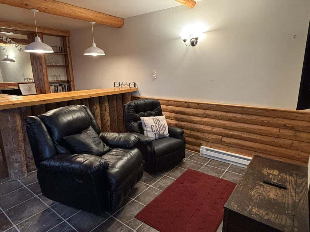 Rustic 3BR Cabin - HOT TUB - Lake View - Oakland