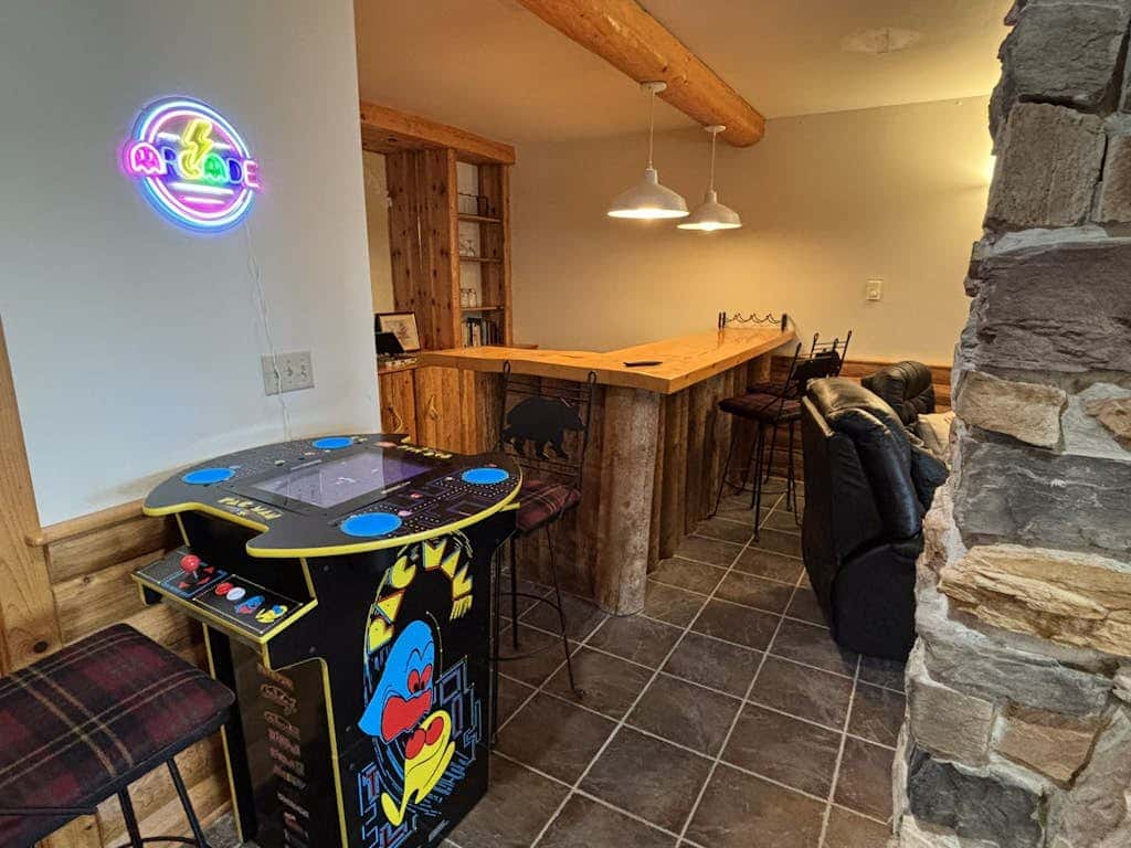 Rustic 3BR Cabin - HOT TUB - Lake View - Oakland