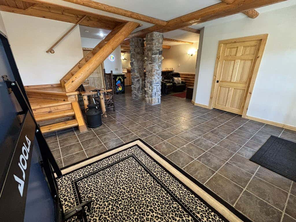 Rustic 3BR Cabin - HOT TUB - Lake View - Oakland