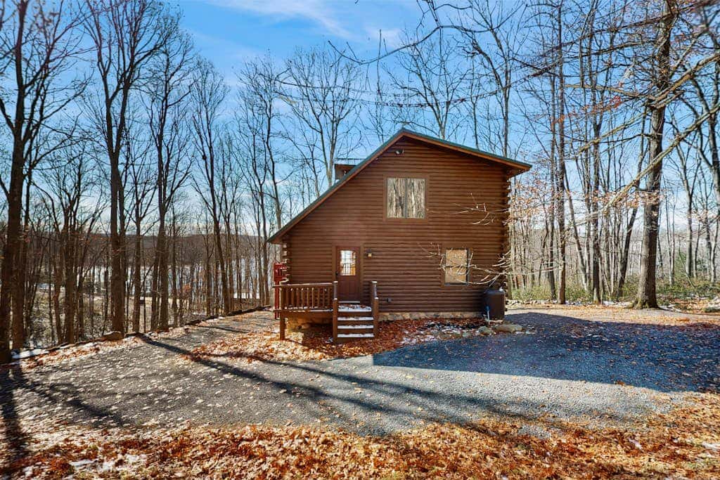 Rustic 3BR Cabin - HOT TUB - Lake View - Oakland