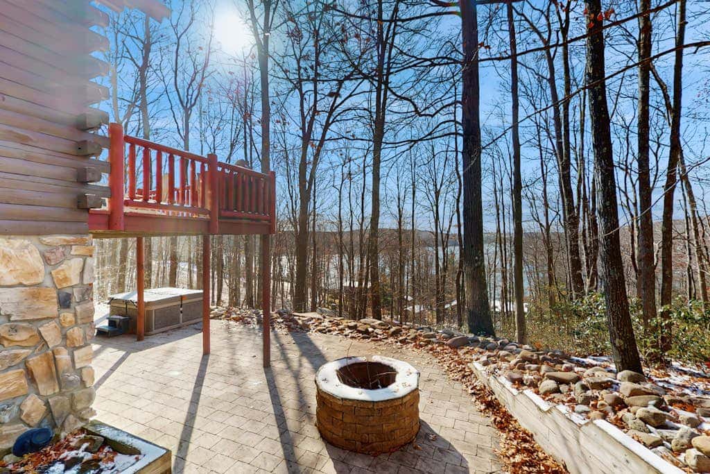 Rustic 3BR Cabin - HOT TUB - Lake View - Oakland