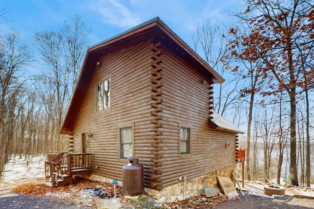 Rustic 3BR Cabin - HOT TUB - Lake View - Oakland