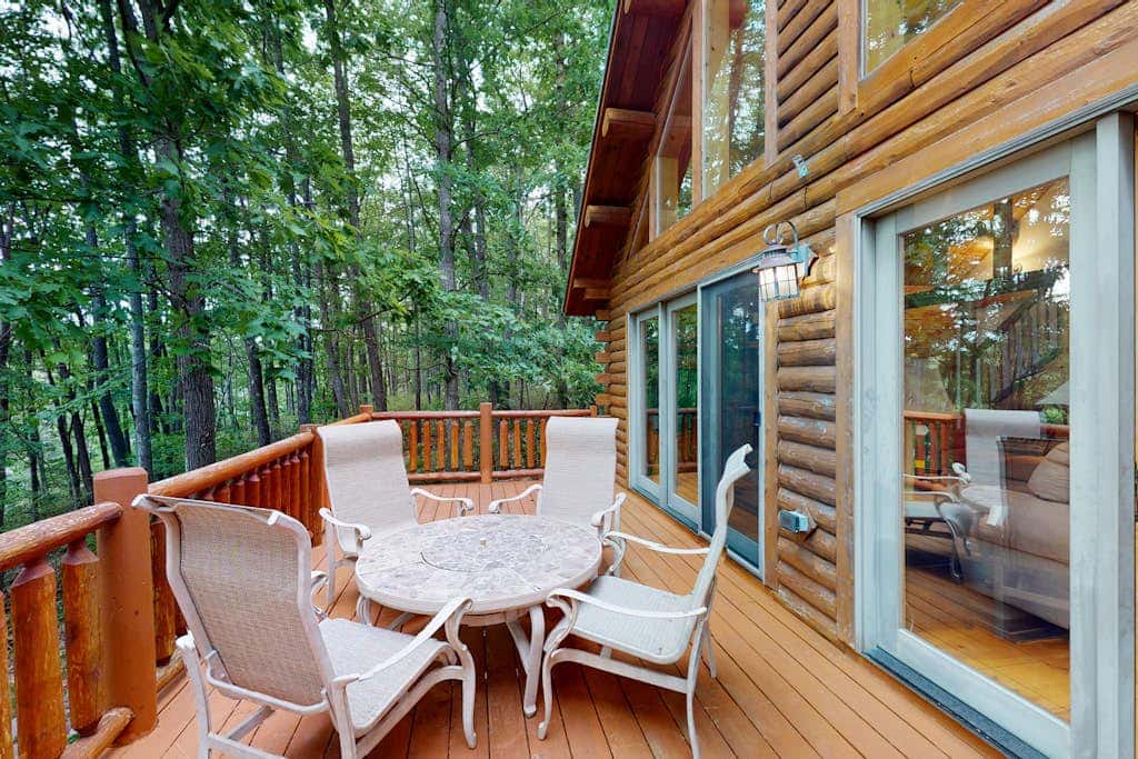 Rustic 3BR Cabin - HOT TUB - Lake View - Oakland
