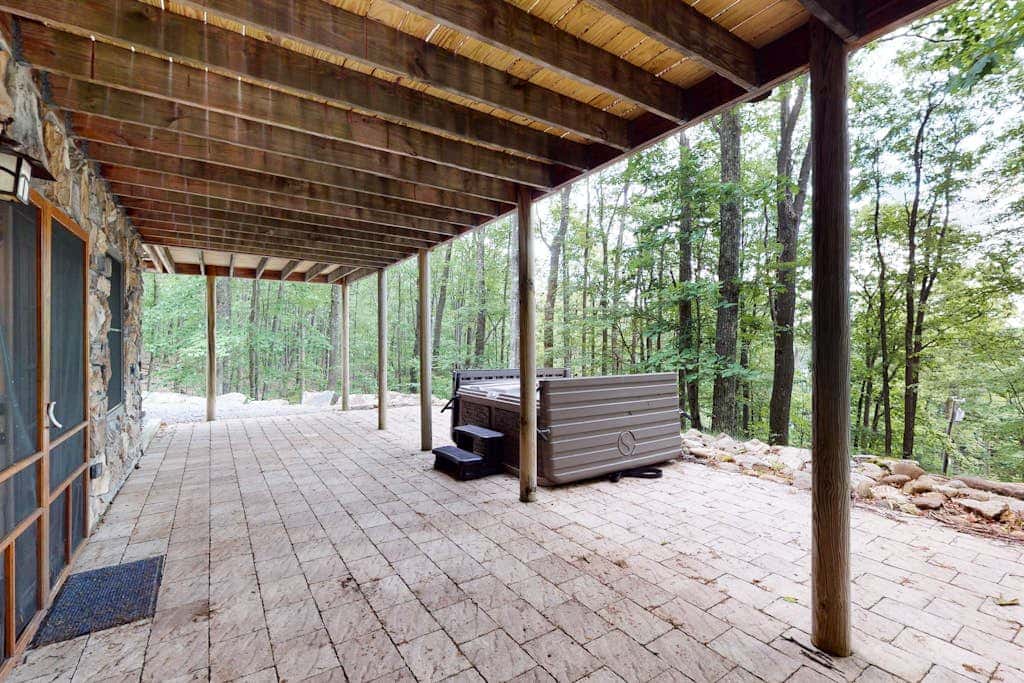 Rustic 3BR Cabin - HOT TUB - Lake View - Oakland