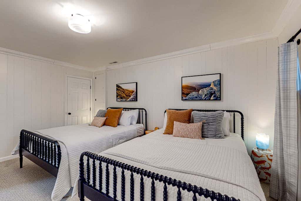 Charming 4BR Home - HOT TUB - Oakland