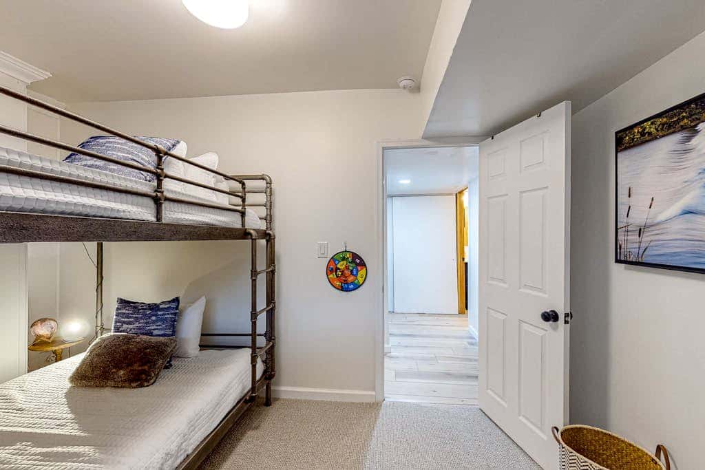 Charming 4BR Home - HOT TUB - Oakland