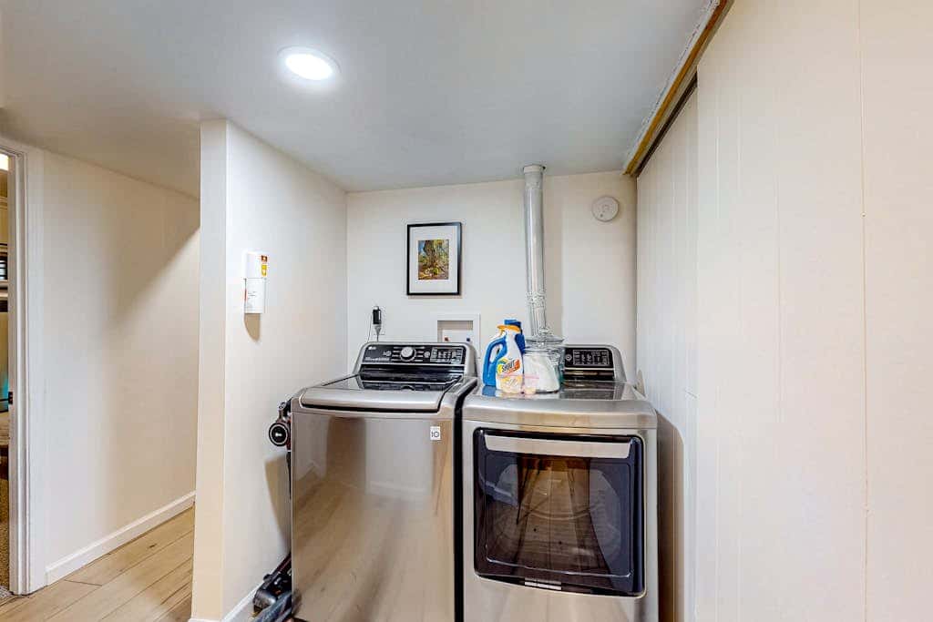 Charming 4BR Home - HOT TUB - Oakland