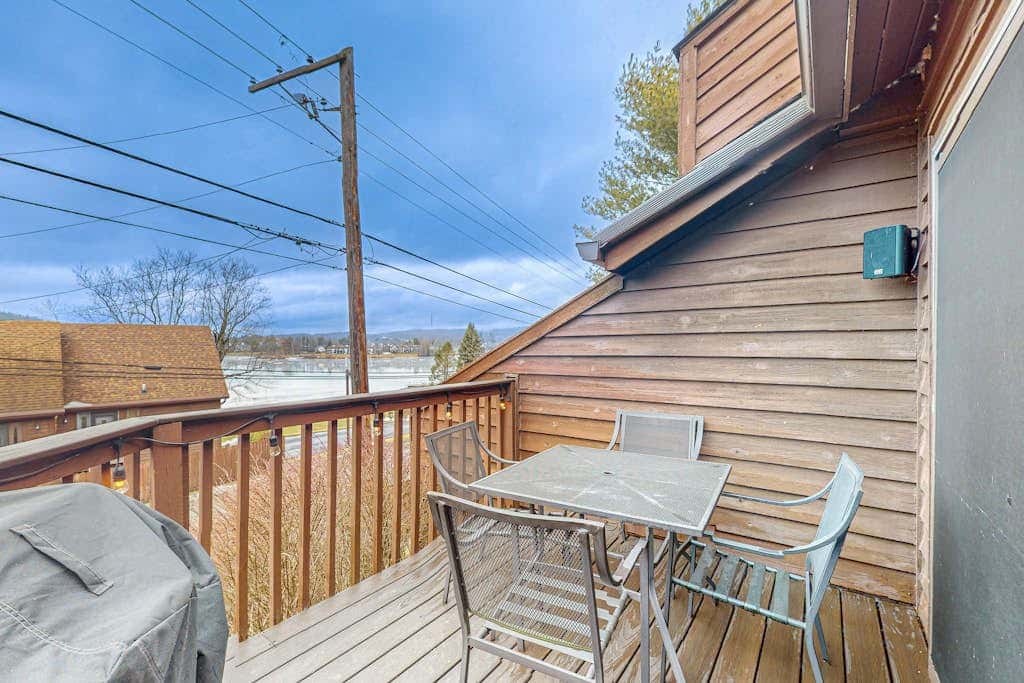 2BR - Lakeside Retreat - Pool