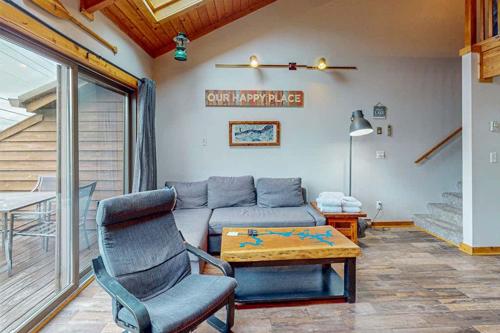 2BR - Lakeside Retreat - Pool