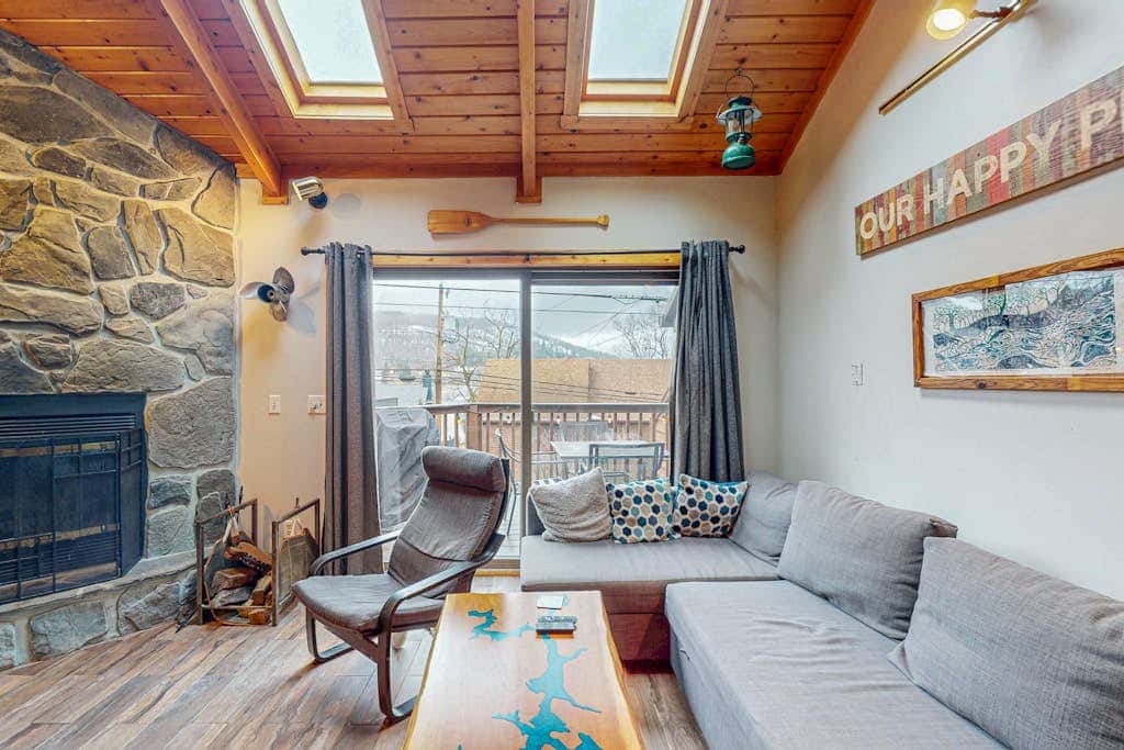 2BR - Lakeside Retreat - Pool