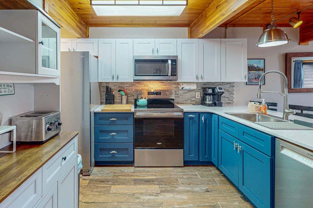 2BR - Lakeside Retreat - Pool