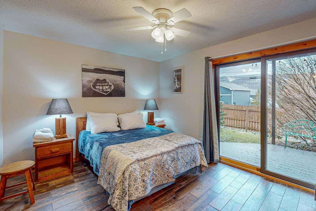 2BR - Lakeside Retreat - Pool