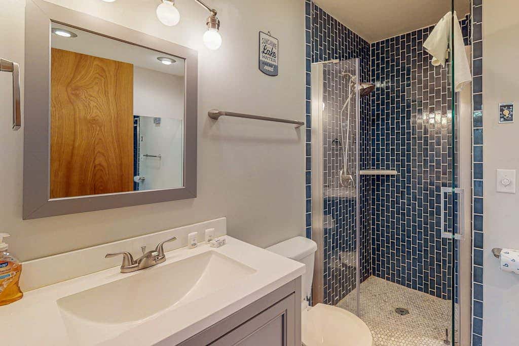 2BR - Lakeside Retreat - Pool