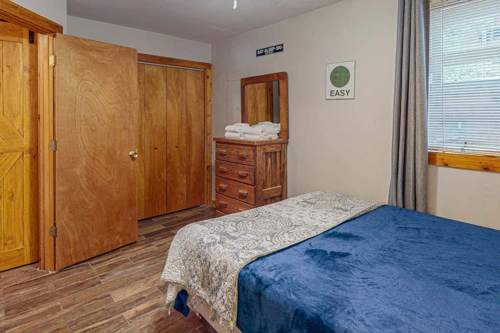 2BR - Lakeside Retreat - Pool