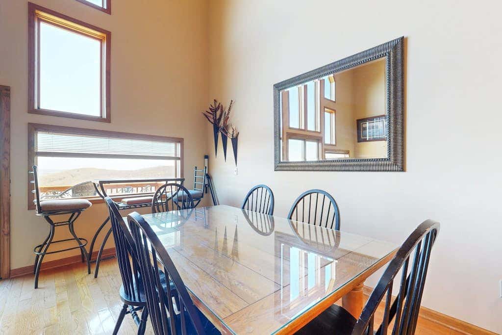 Charming 3BR Townhouse - LAKE VIEW - McHenry