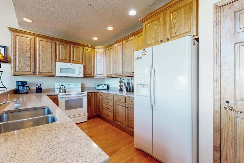 Charming 3BR Townhouse - LAKE VIEW - McHenry