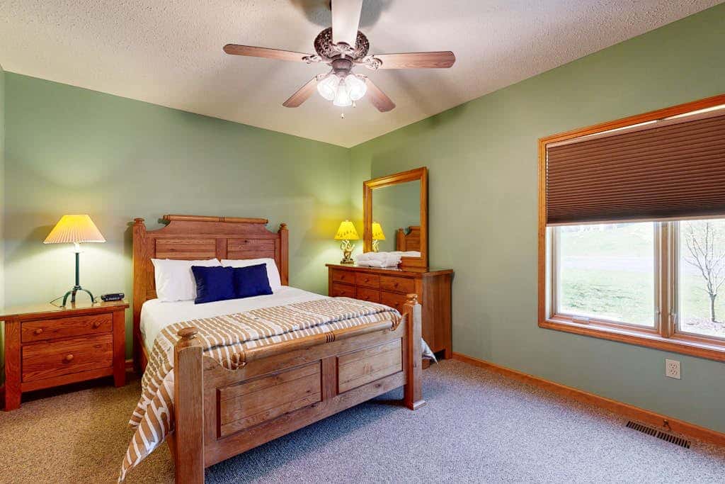 Charming 3BR Townhouse - LAKE VIEW - McHenry