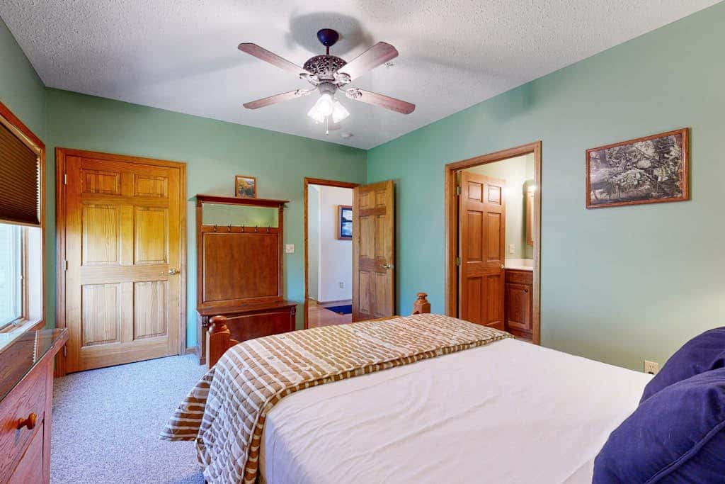 Charming 3BR Townhouse - LAKE VIEW - McHenry