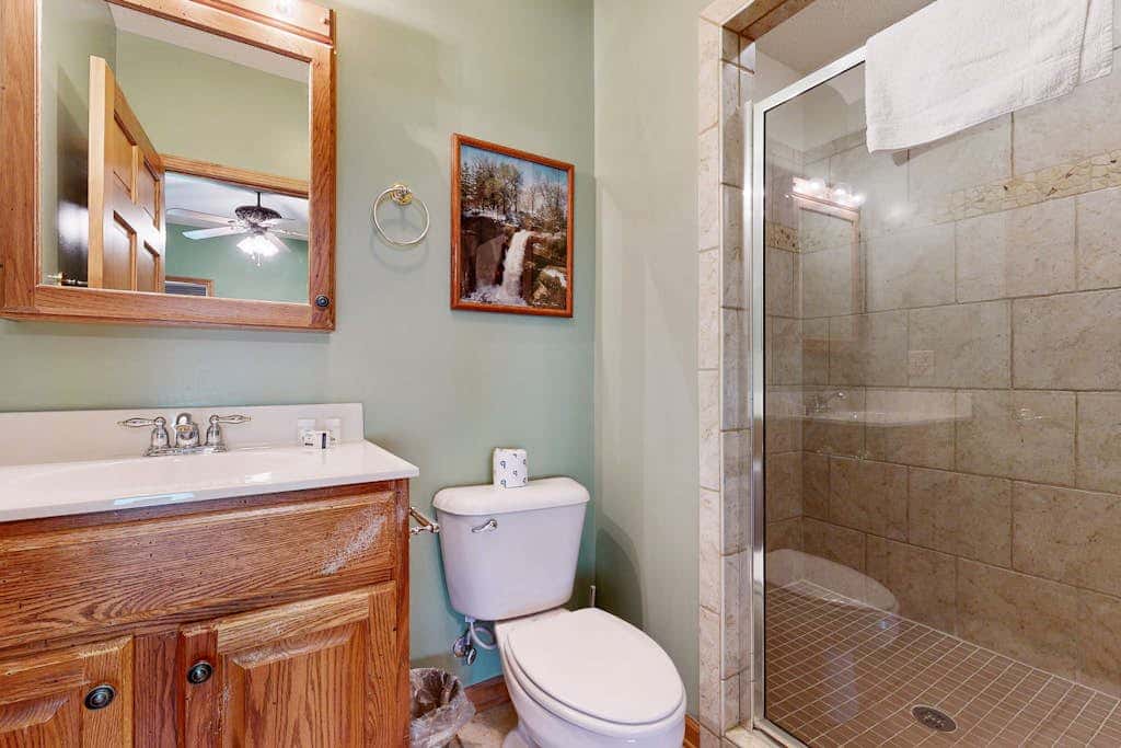 Charming 3BR Townhouse - LAKE VIEW - McHenry