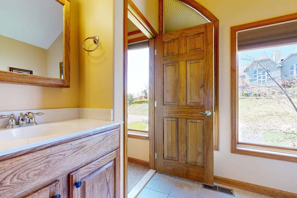 Charming 3BR Townhouse - LAKE VIEW - McHenry