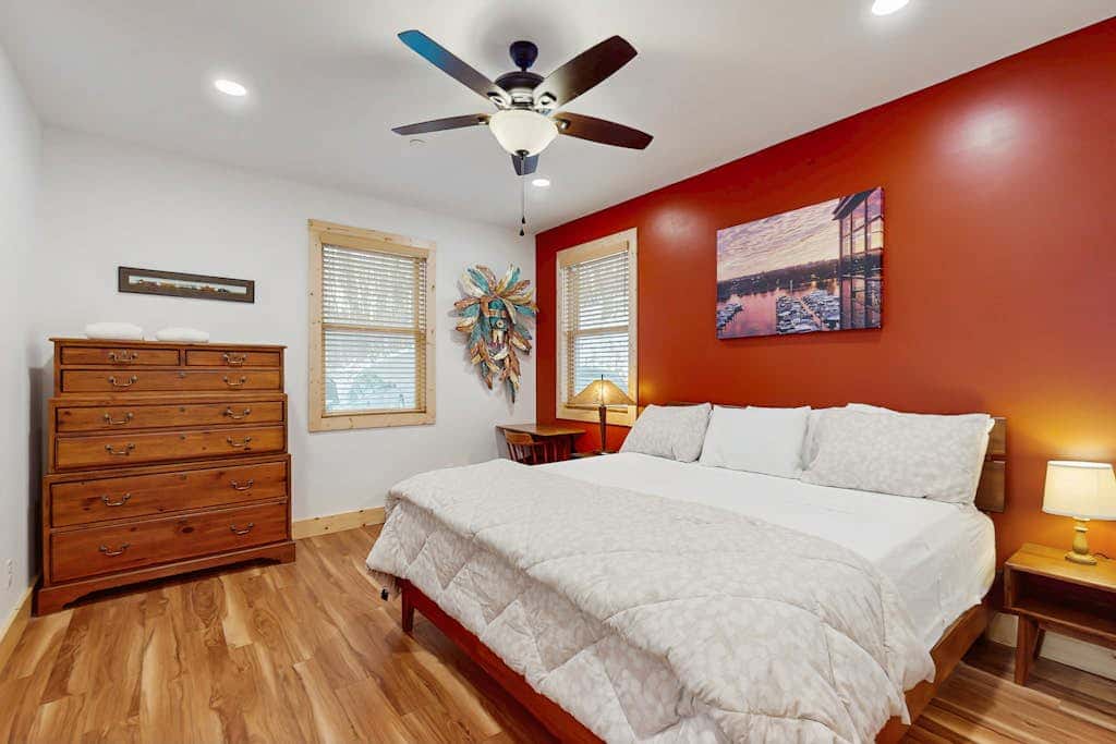 Modern 4BR Cabin - Movie Theater - HOT TUB