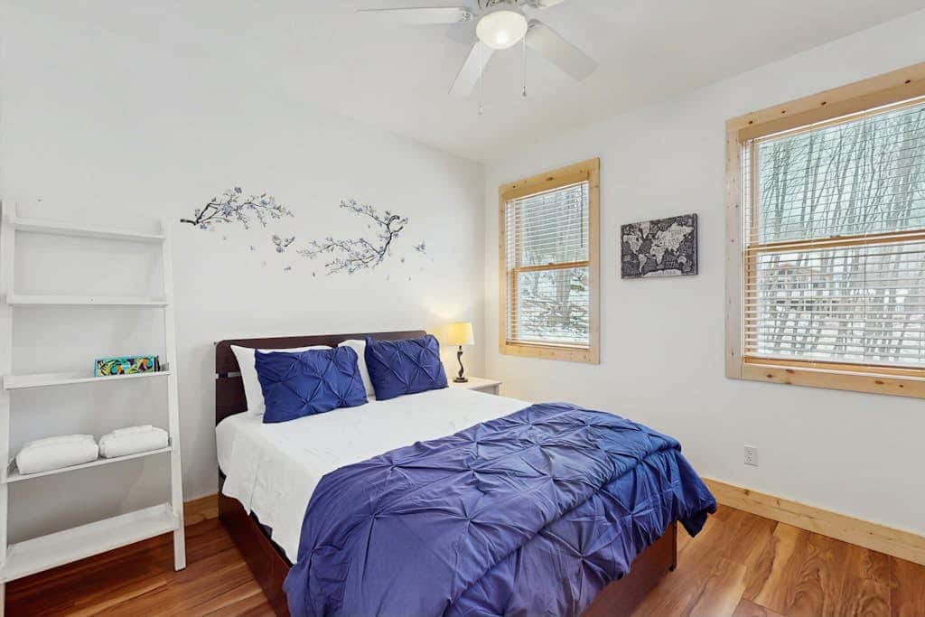 Modern 4BR Cabin - Movie Theater - HOT TUB