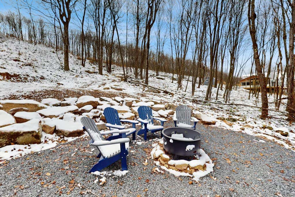 Modern 4BR Cabin - Movie Theater - HOT TUB