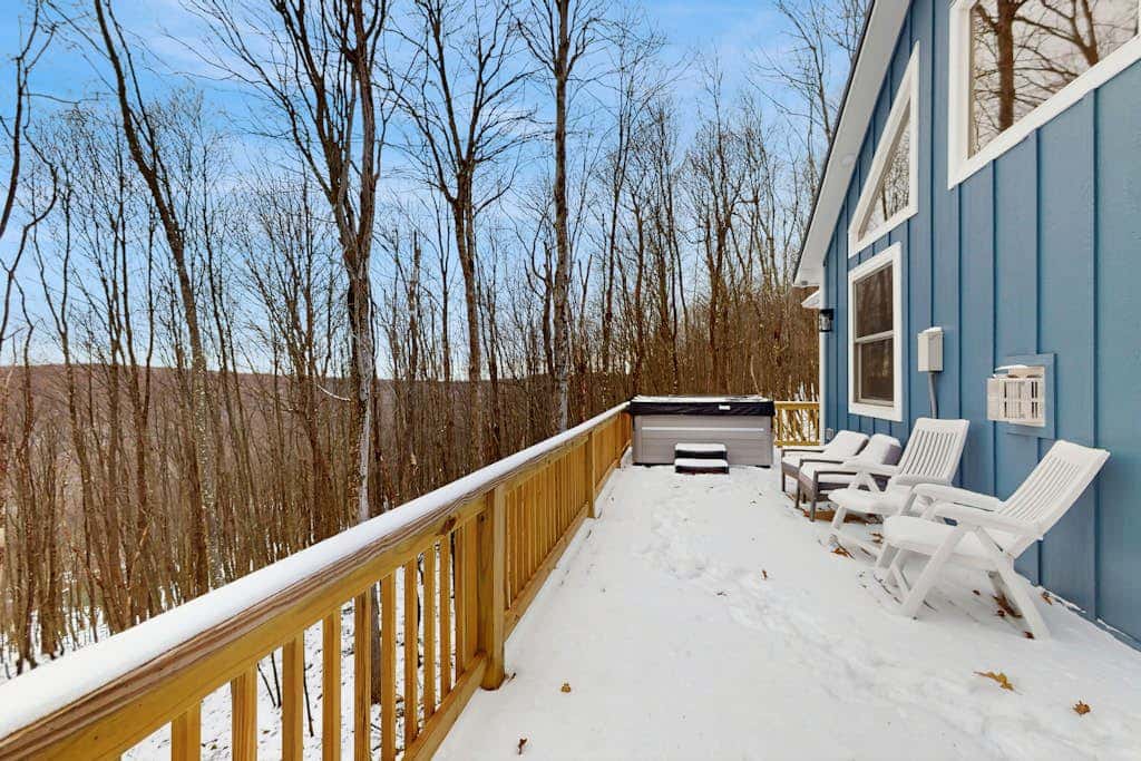 Modern 4BR Cabin - Movie Theater - HOT TUB