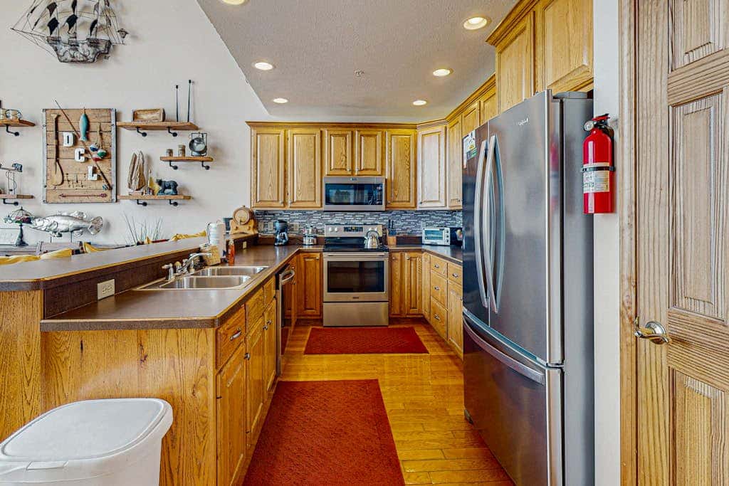 Serene 3BR Townhouse - HOT TUB - McHenry